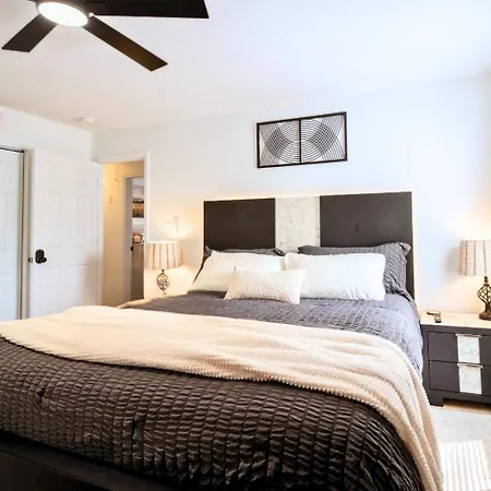 Holiday home Stylish 3br Upper Level Near Clt & Whitewater