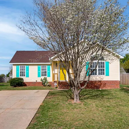 Vintage-chic Getaway: 6 Mi To Uptown Holiday home Charlotte