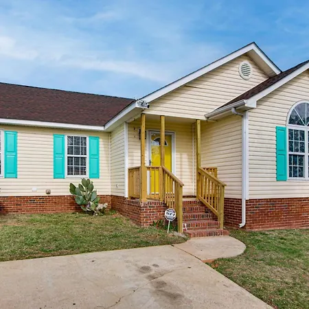 Holiday home Vintage-chic Getaway: 6 Mi To Uptown Charlotte