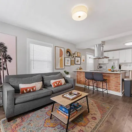 Holiday home Qc Quarters: Elevated 4 Br/4ba, Total Quadplex