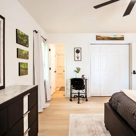 Stylish 3br Upper Level Near Clt & Whitewater Charlotte