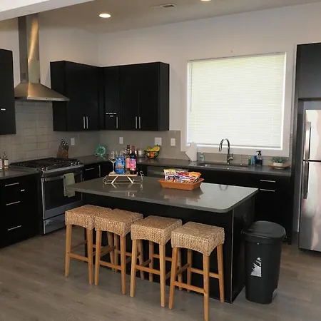 Cozy-chic 3br Near Uncc Noda Uptown I-85 Charlotte