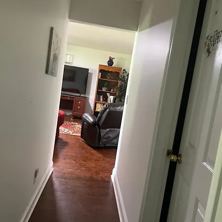 Comfort Home, Near Uptown And Airport *