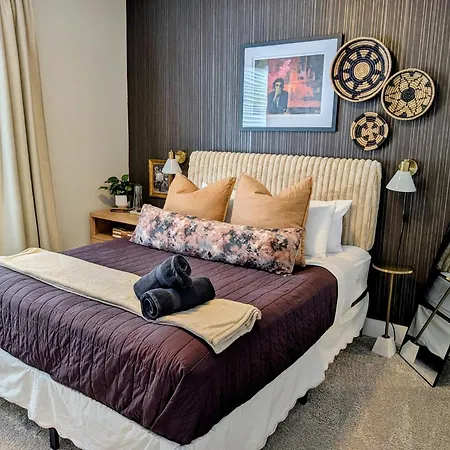 Holiday home Qc Rooftop Retreat | Rooftop | Garage | Dog Park *
