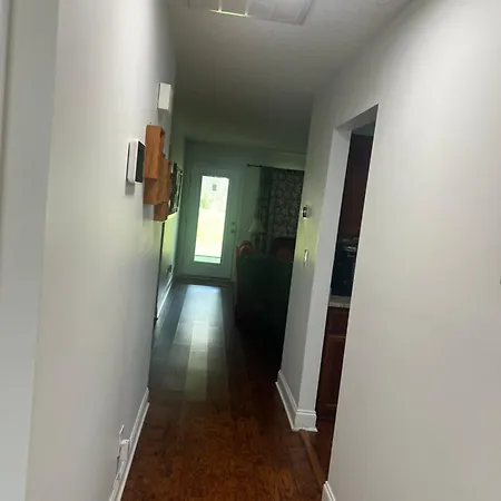 Comfort Home, Near Uptown And Airport *