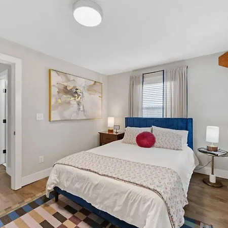 Qc Quarters: Elevated 4 Br/4ba, Total Quadplex Charlotte
