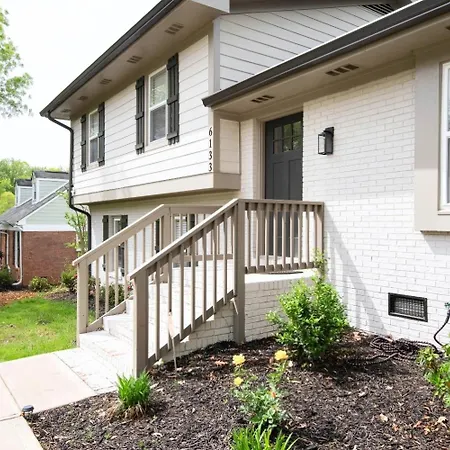 Stylish 3br Upper Level Near Clt & Whitewater Holiday home *