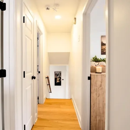 Stylish 3br Upper Level Near Clt & Whitewater Charlotte