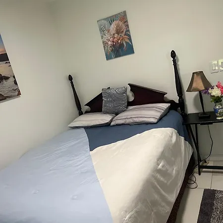 Comfort Home, Near Uptown And Airport Holiday home *