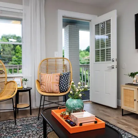 Qc Quarters: Elevated 4 Br/4ba, Total Quadplex