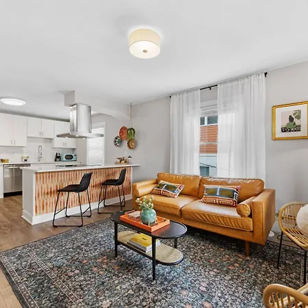 Qc Quarters: Elevated 4 Br/4ba, Total Quadplex Charlotte