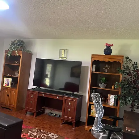 Comfort Home, Near Uptown And Airport Holiday home *
