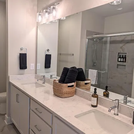 Holiday home Qc Rooftop Retreat | Rooftop | Garage | Dog Park
