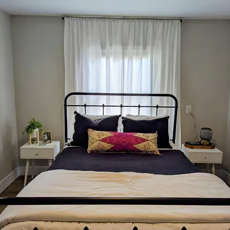 Qc Quarters: Elevated 4 Br/4ba, Total Quadplex Holiday home Charlotte