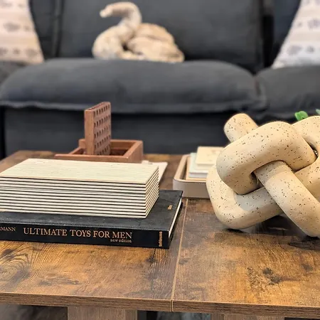 Qc Rooftop Retreat | Rooftop | Garage | Dog Park Holiday home