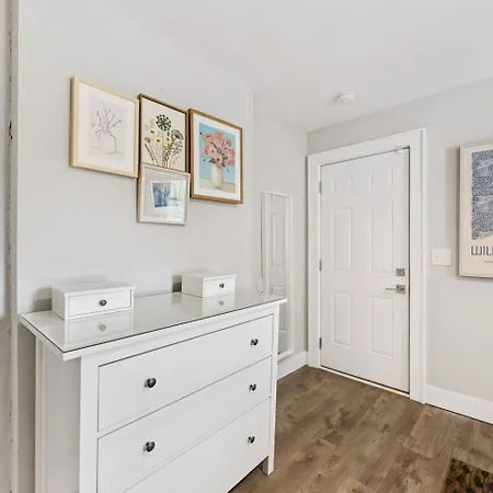 Holiday home Qc Quarters: Elevated 4 Br/4ba, Total Quadplex *