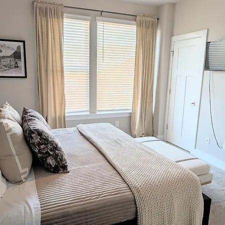 Holiday home Qc Rooftop Retreat | Rooftop | Garage | Dog Park *
