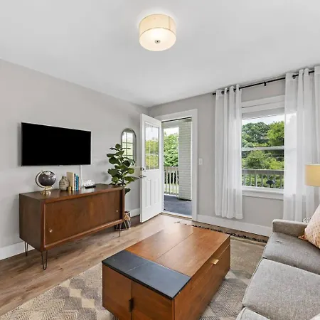 Holiday home Qc Quarters: Elevated 4 Br/4ba, Total Quadplex Charlotte