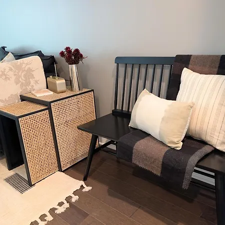 Qc Rooftop Retreat | Rooftop | Garage | Dog Park Holiday home *