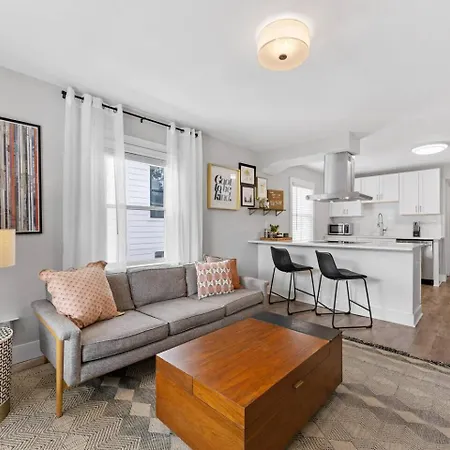 Qc Quarters: Elevated 4 Br/4ba, Total Quadplex * Charlotte