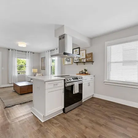 Holiday home Qc Quarters: Elevated 4 Br/4ba, Total Quadplex Charlotte