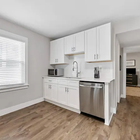 Holiday home Qc Quarters: Elevated 4 Br/4ba, Total Quadplex Charlotte
