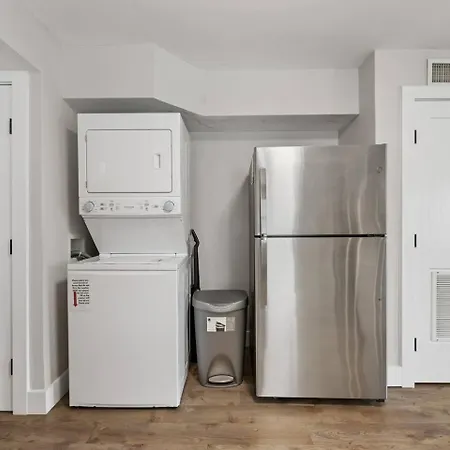 Holiday home Qc Quarters: Elevated 4 Br/4ba, Total Quadplex Charlotte