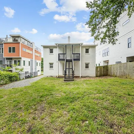 Qc Quarters: Elevated 4 Br/4ba, Total Quadplex *