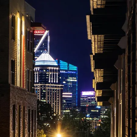 Apartment Luxurious 2br 2br Uptown Oasis, Boa, Nascar, Airport And View With Free Parking Charlotte