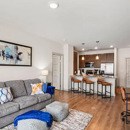 Luxury 2br Near Uptown | Noda & Light Rail Apartment *