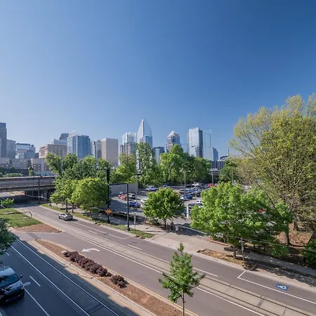 Apartment Modern Uptown Loft - Corporate-ready - Views *