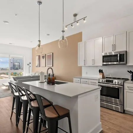 Apartment Skyline - Free Parking, Pool, Views