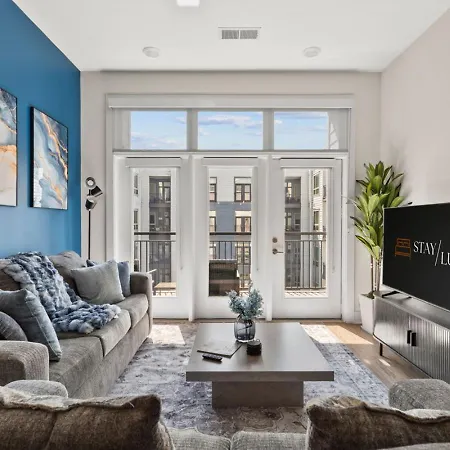 Lights Retreat - Pool, Central, Free Parking Apartment