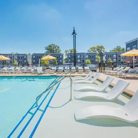 Luxury 2br Near Uptown | Noda & Light Rail Apartment *