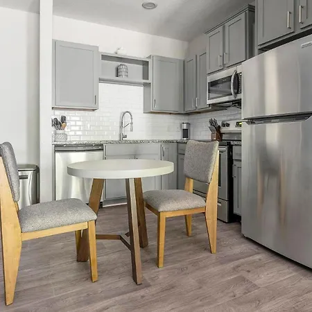 Landing Stunning 1Bd Gym Pool Apartment