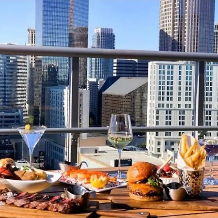 Luxurious 2br 2br Uptown Oasis, Boa, Nascar, Airport And View With Free Parking *