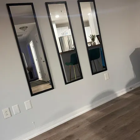 Modern Luxe Retreat Free Parking King Beds
