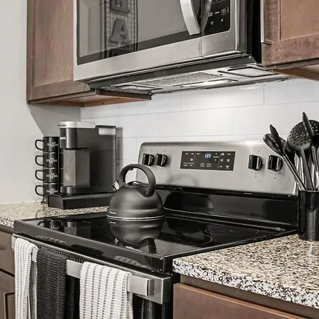Apartment Luxury 2br Near Uptown | Noda & Light Rail *