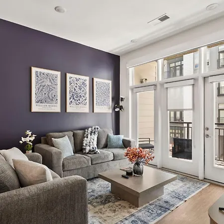 Carolina Charm - Free Parking, Pool, Gym *