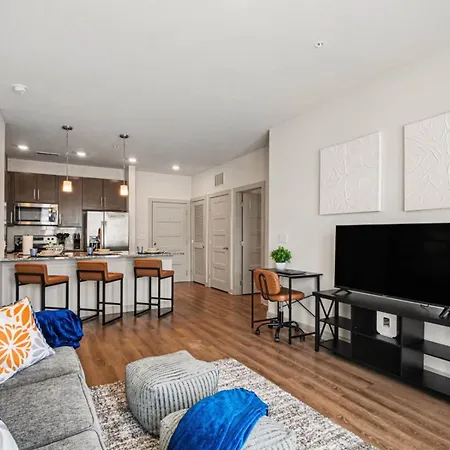 Luxury 2br Near Uptown | Noda & Light Rail Apartment