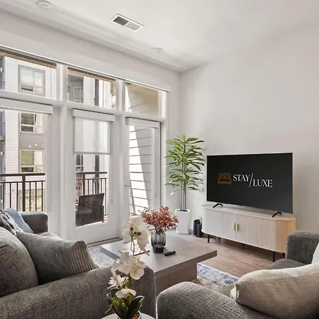Carolina Charm - Free Parking, Pool, Gym * Charlotte