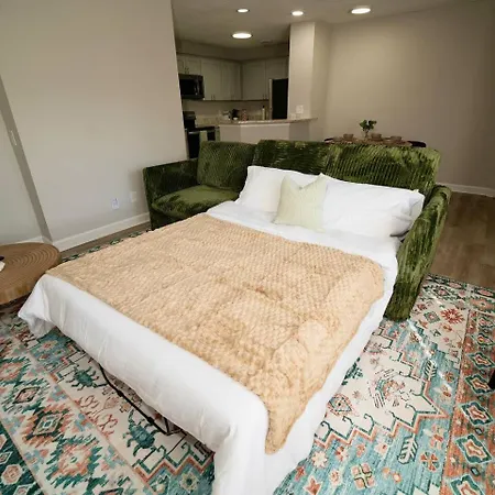 Uptown Luxe Retreat With Parking & Walk To Center * Charlotte