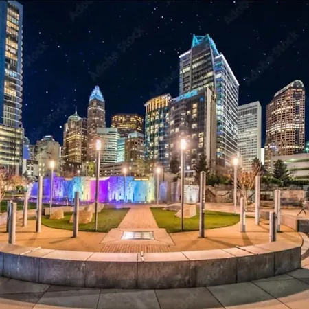 Luxurious 2br 2br Uptown Oasis, Boa, Nascar, Airport And View With Free Parking * Charlotte