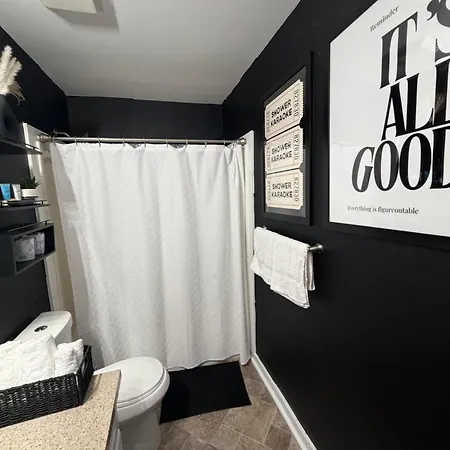 Modern Luxe Retreat Free Parking King Beds *