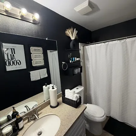Modern Luxe Retreat Free Parking King Beds *