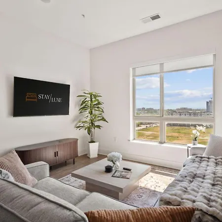 Skyline - Free Parking, Pool, Views