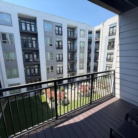 Uptown Escape - Free Parking, Pool, Walkable *