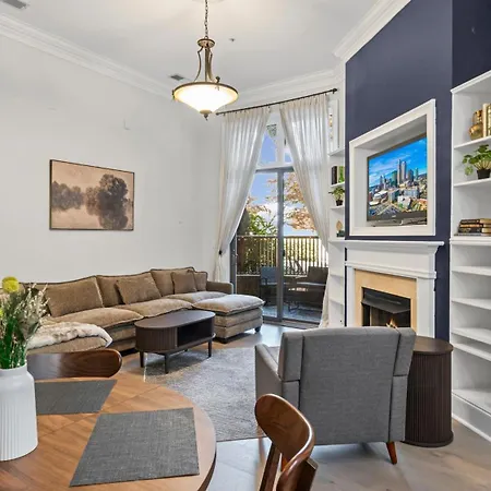 Walk To Boa & Truist, Luxury 2br With Pool Patio Apartment