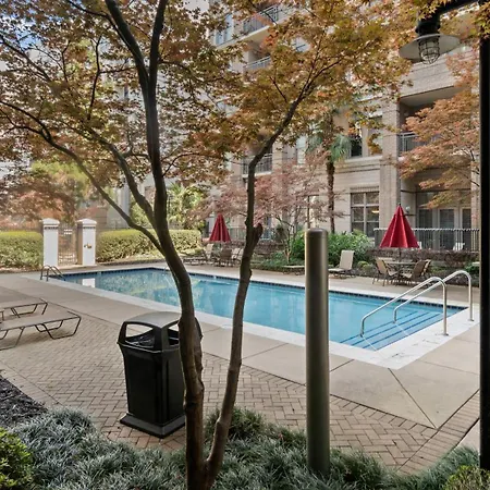Walk To Boa & Truist, Luxury 2br With Pool Patio *