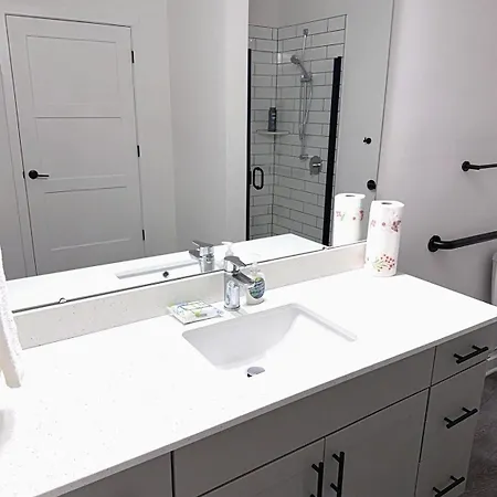 Luxurious 2br 2br Uptown Oasis, Boa, Nascar, Airport And View With Free Parking * Charlotte